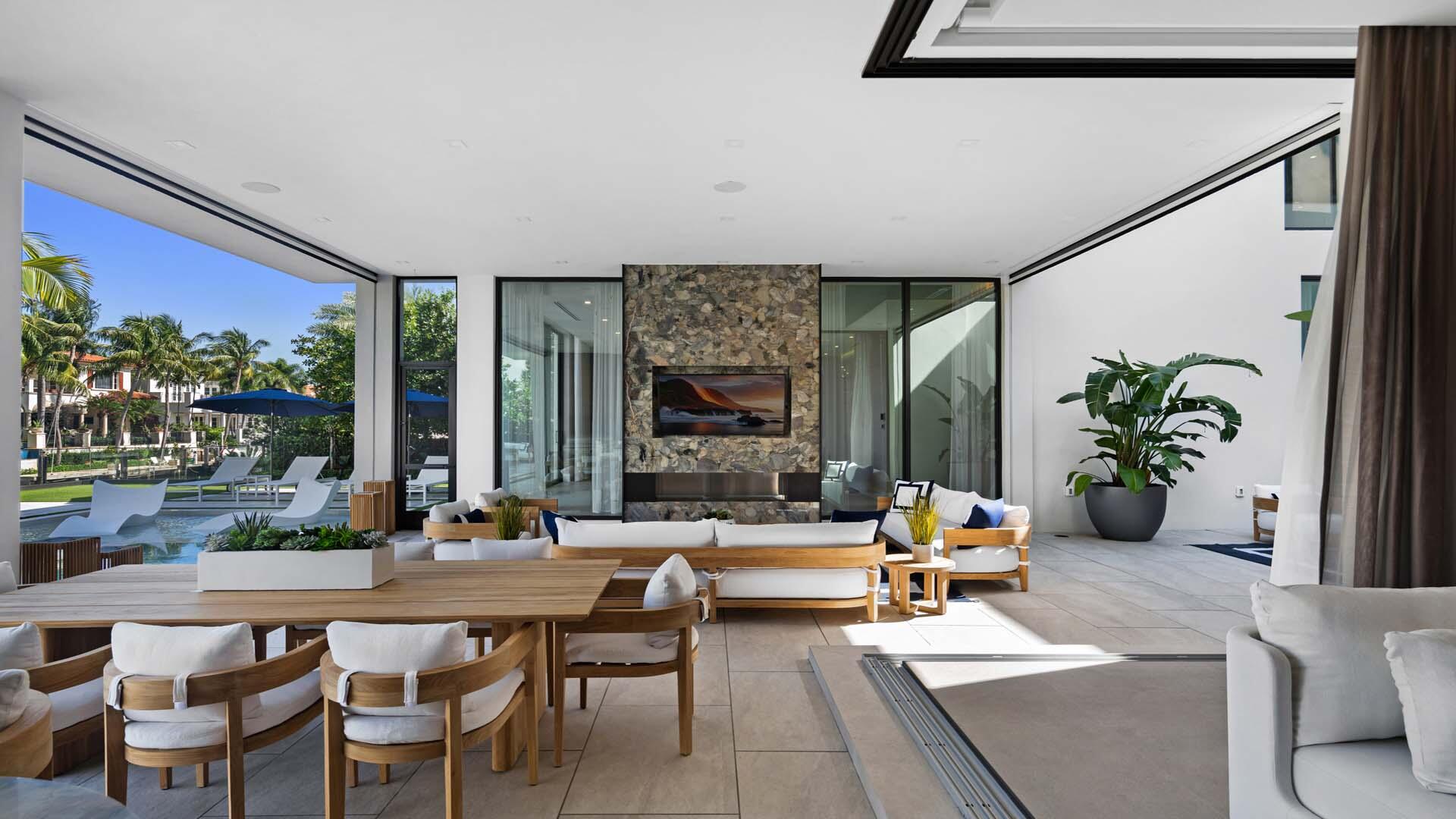 207 W Coconut Palm Road