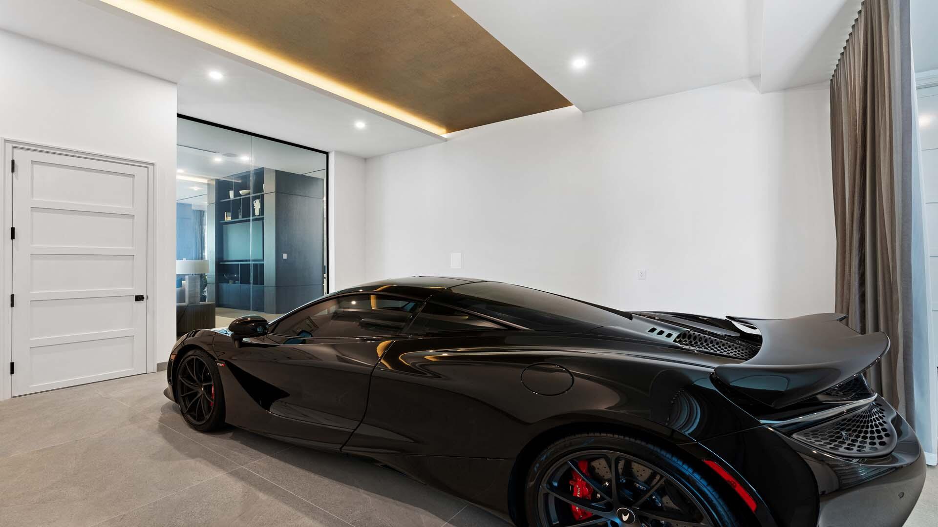 207 W Coconut Palm Road