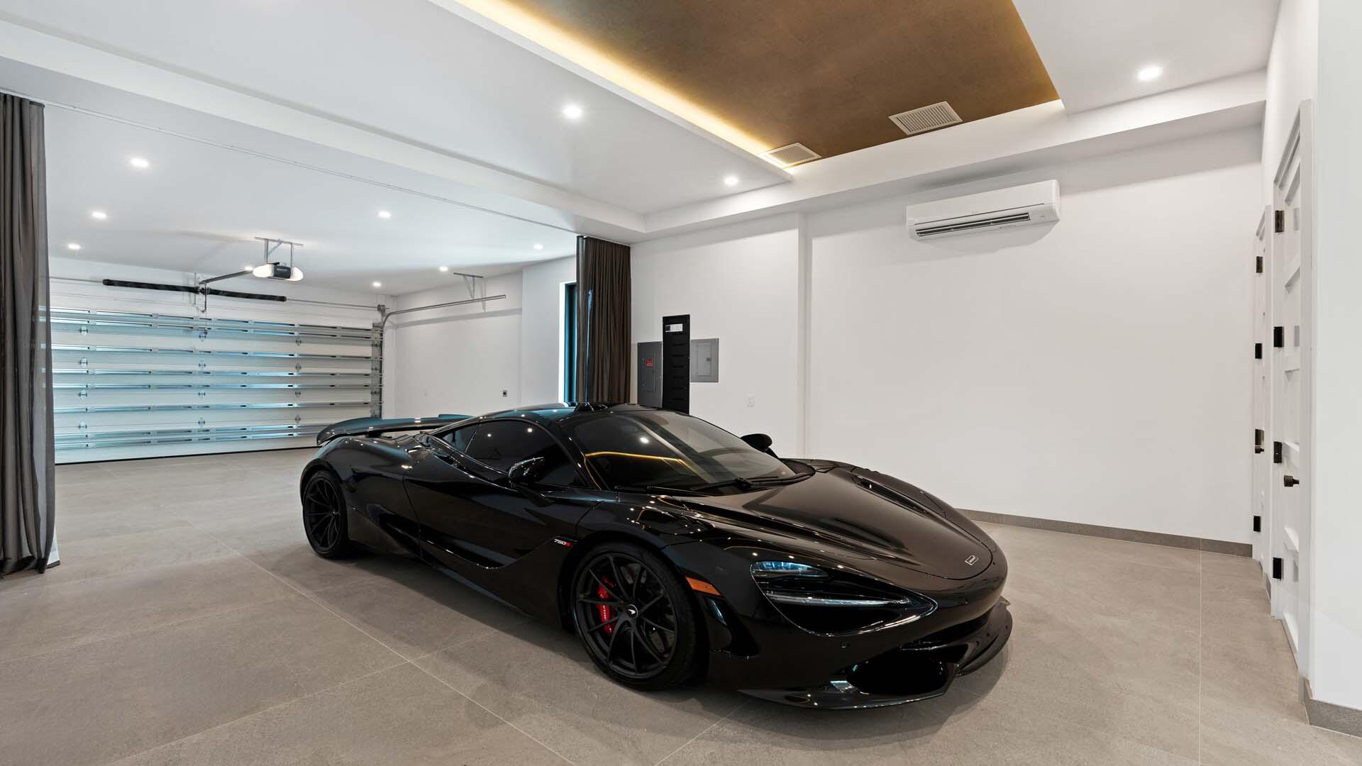 207 W Coconut Palm Road