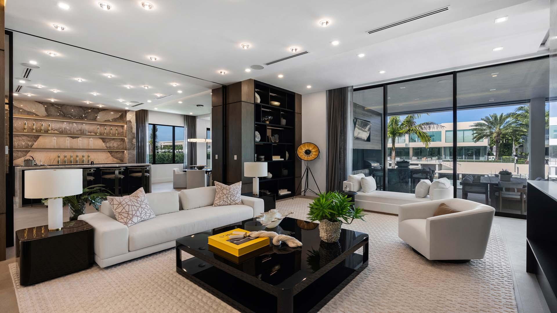 207 W Coconut Palm Road