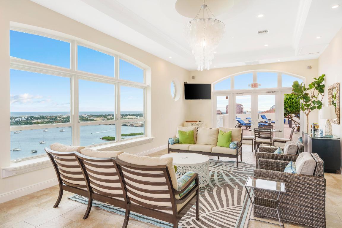 201 S Narcissus Avenue 605