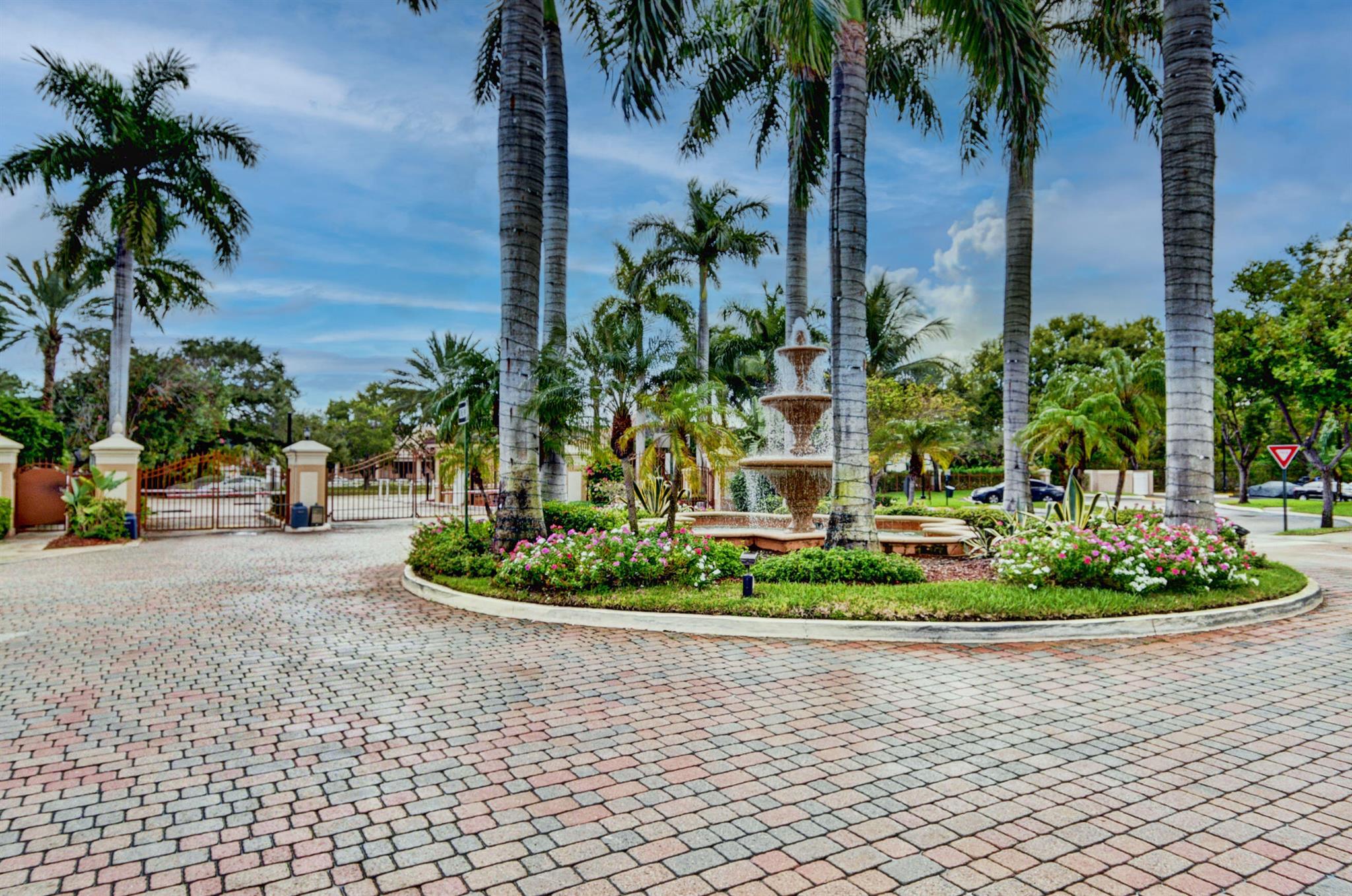 1202 Villa Circle