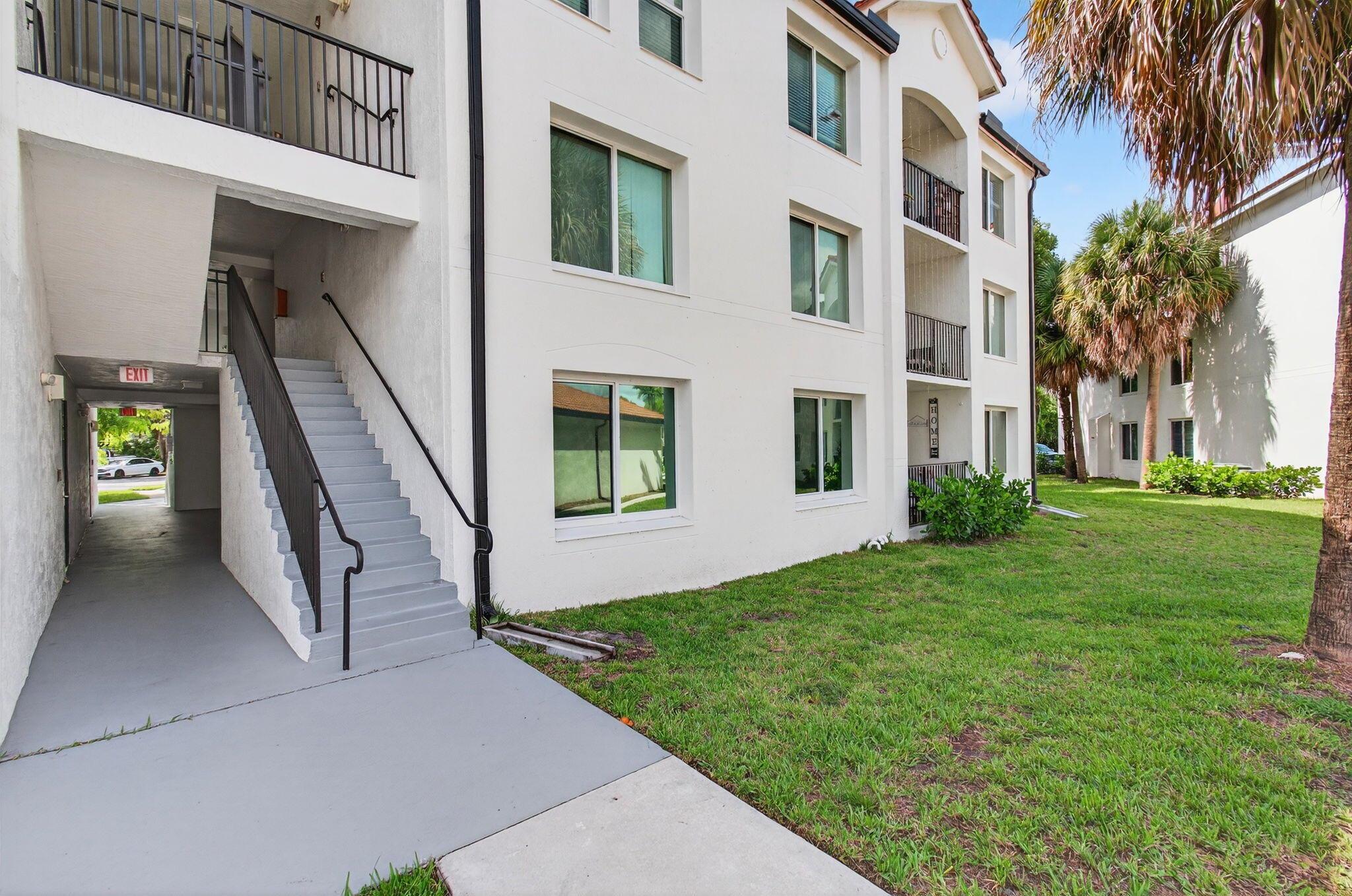 1202 Villa Circle
