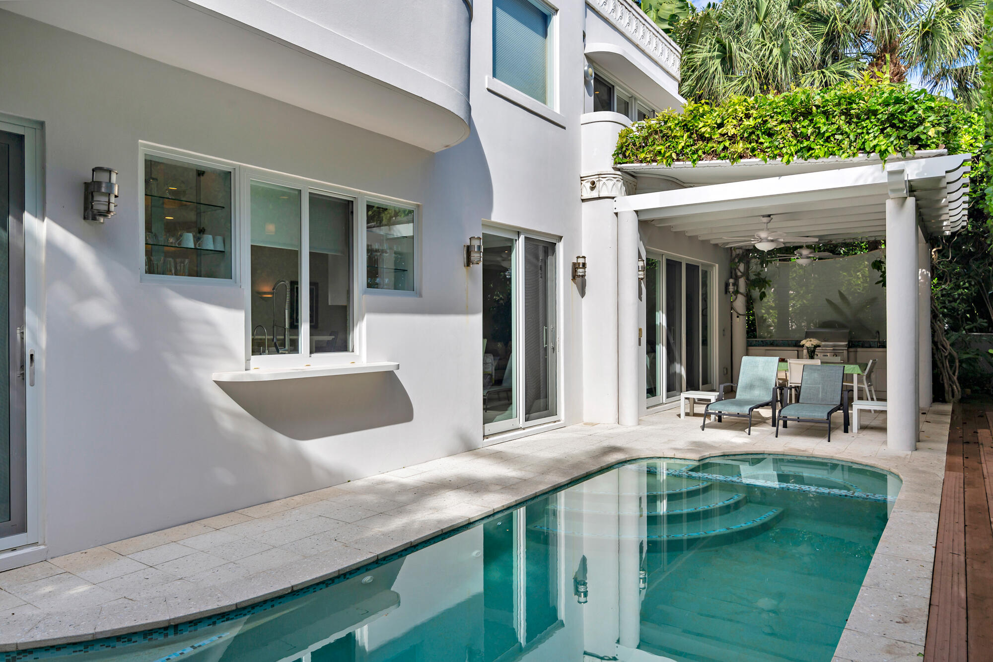 216 Colonial Lane