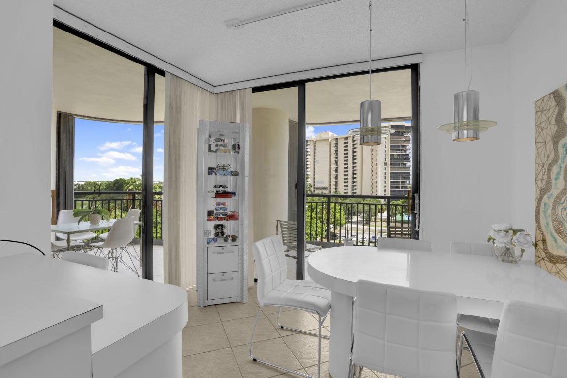 2427 Presidential Way 701