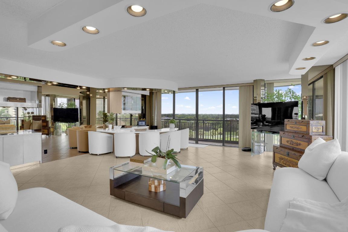 2427 Presidential Way 701