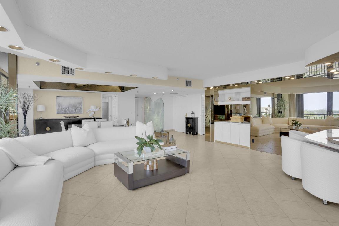 2427 Presidential Way 701