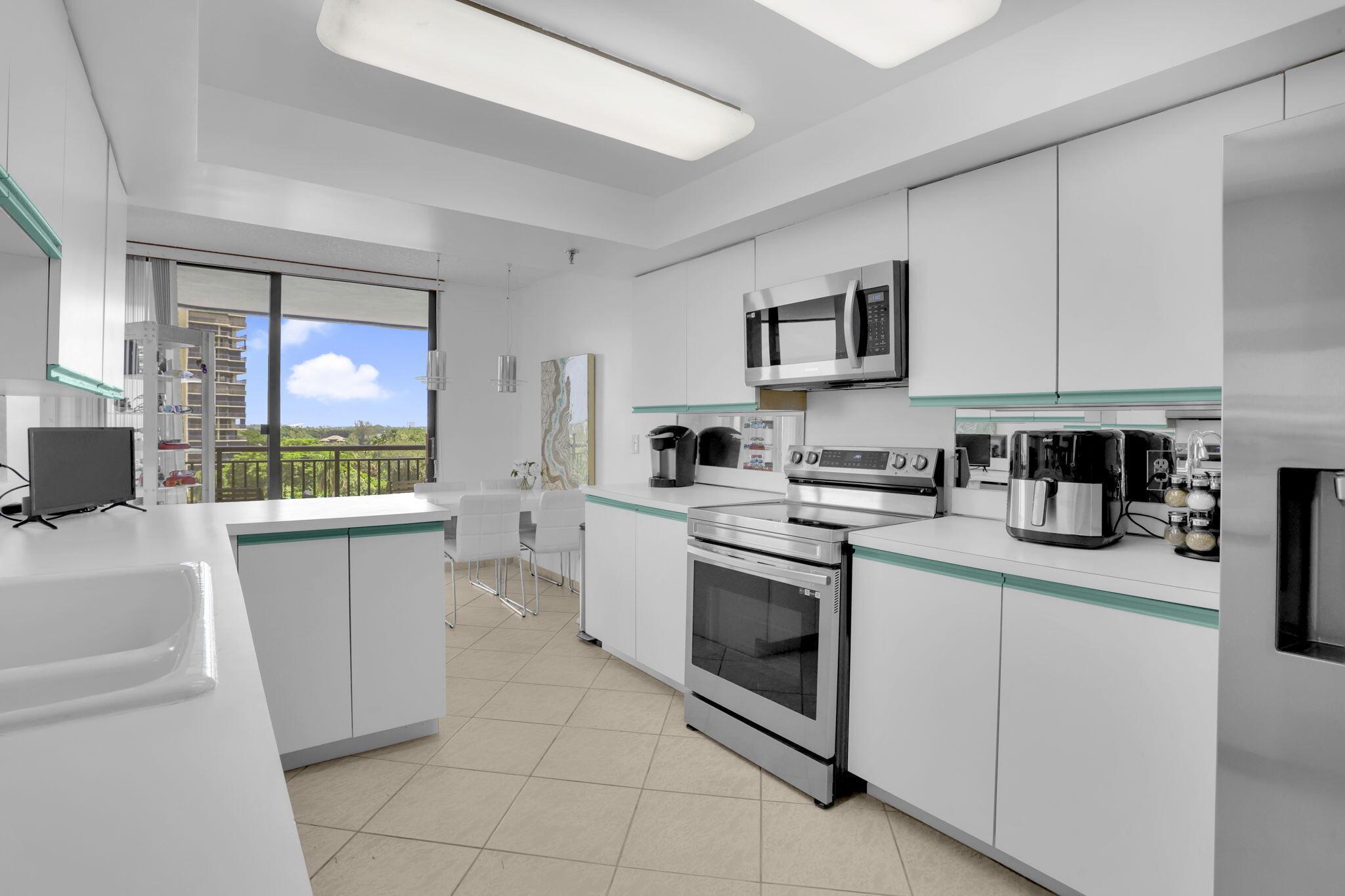 2427 Presidential Way 701