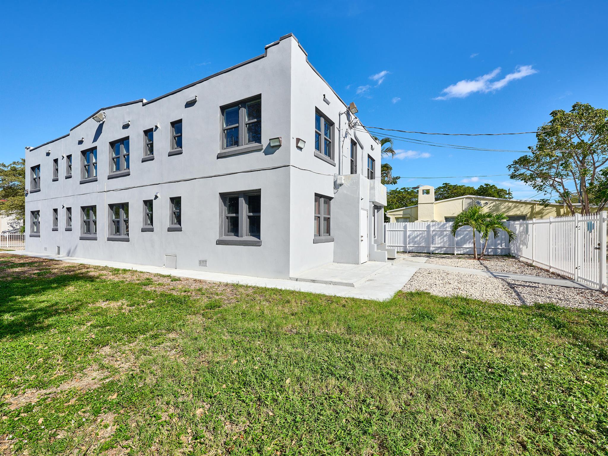 2020 Washington Street 8