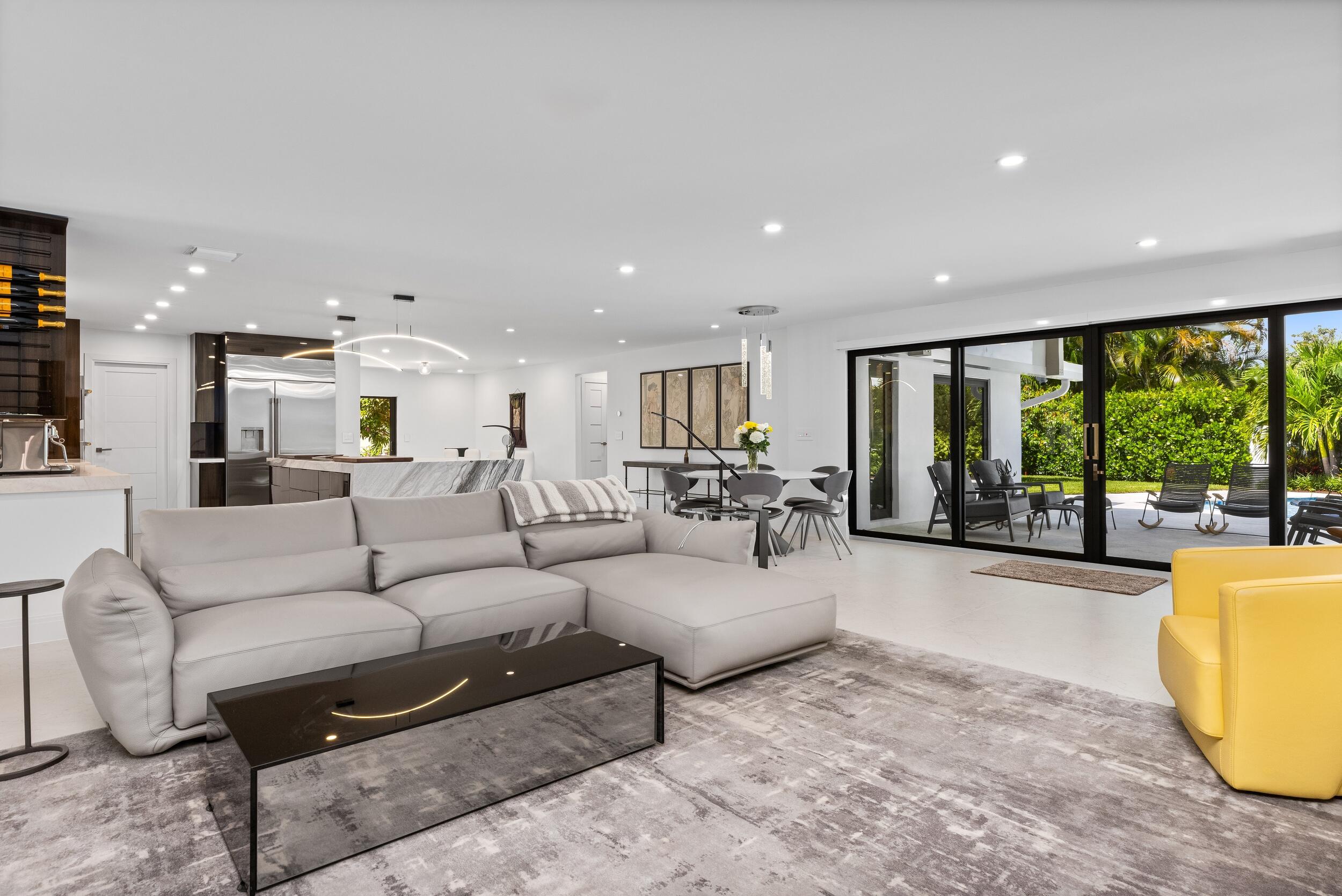 843 NE Mulberry Drive