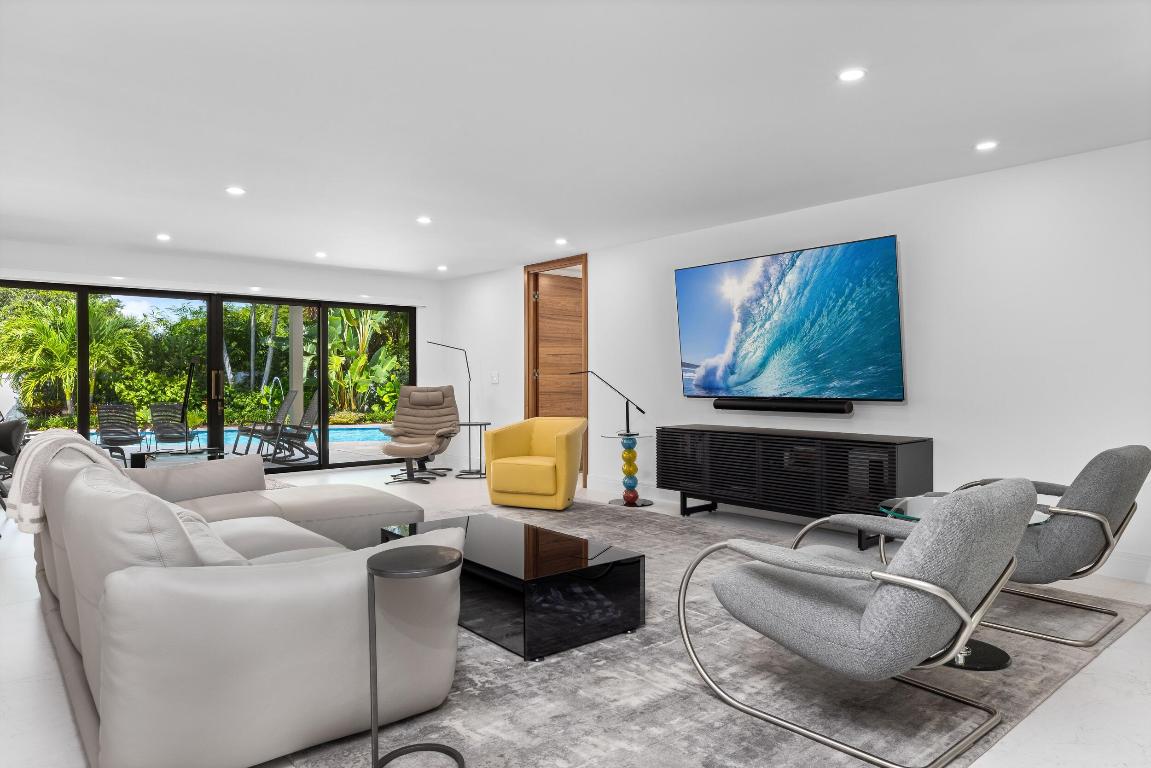 843 NE Mulberry Drive