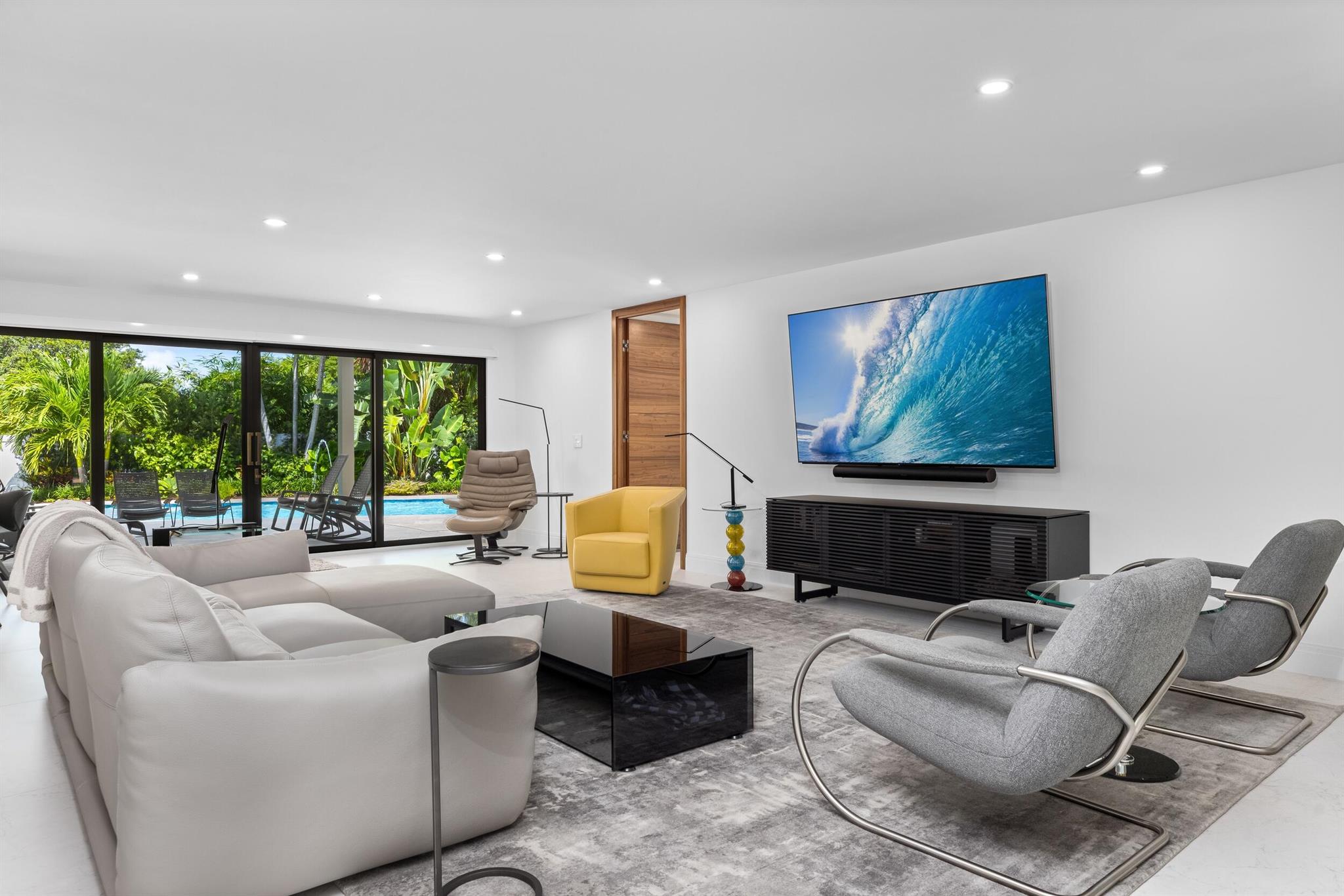 843 NE Mulberry Drive