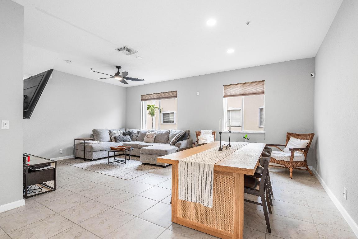 2897 S Greenleaf Circle