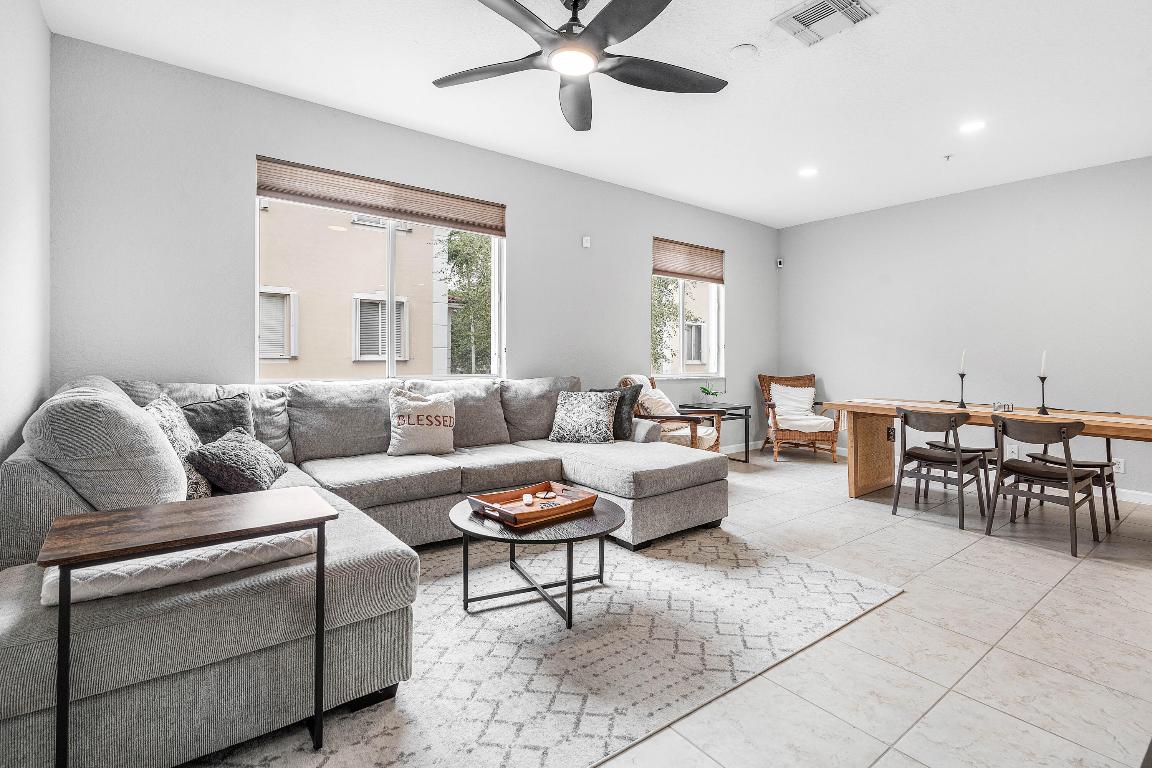 2897 S Greenleaf Circle