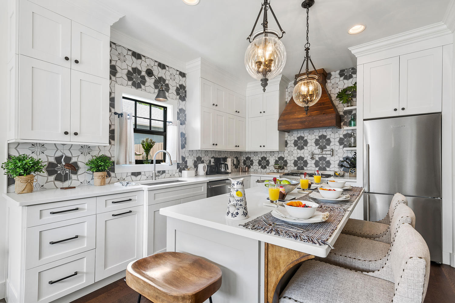 3505 Poinsettia Avenue