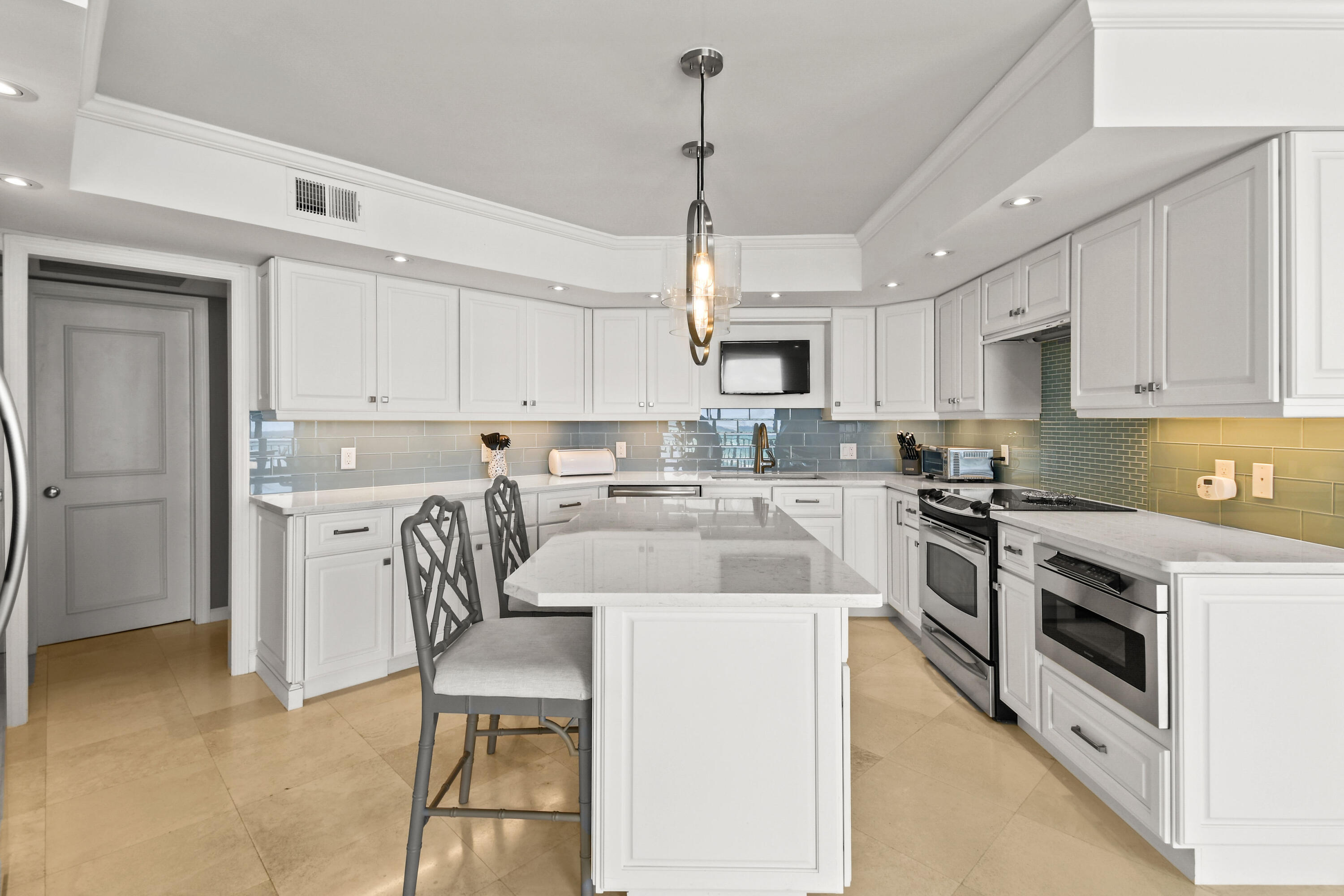 19850 Beach Road 5a