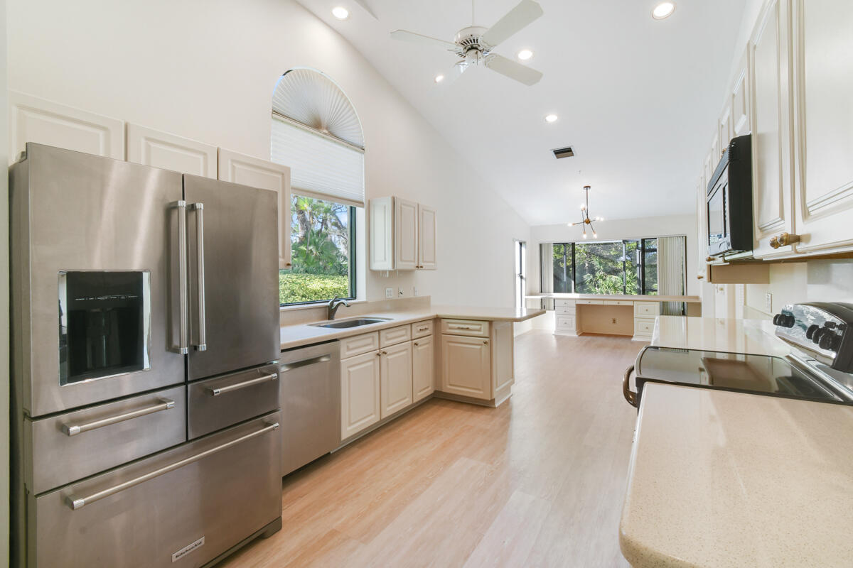 1828 NW Buttonbush Circle