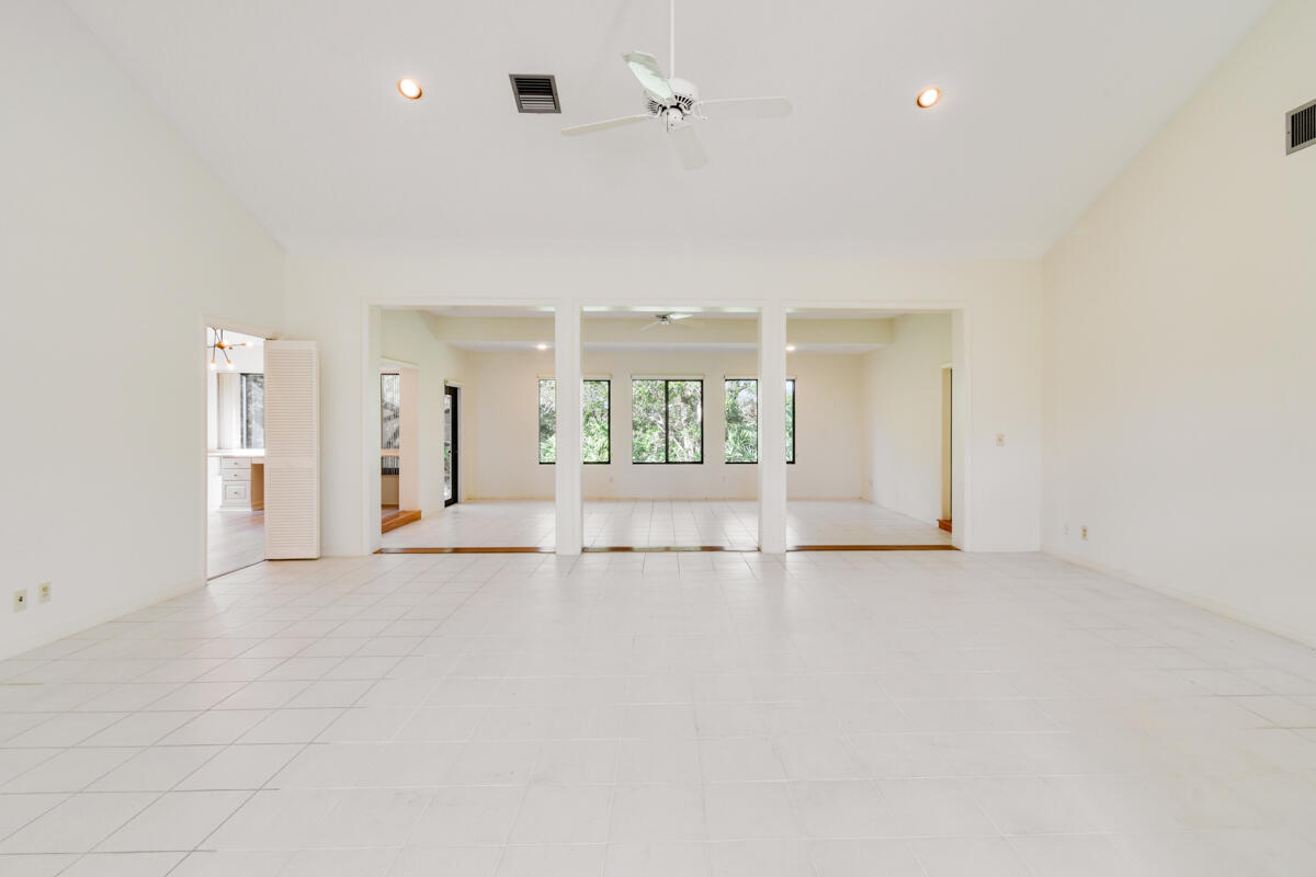 1828 NW Buttonbush Circle