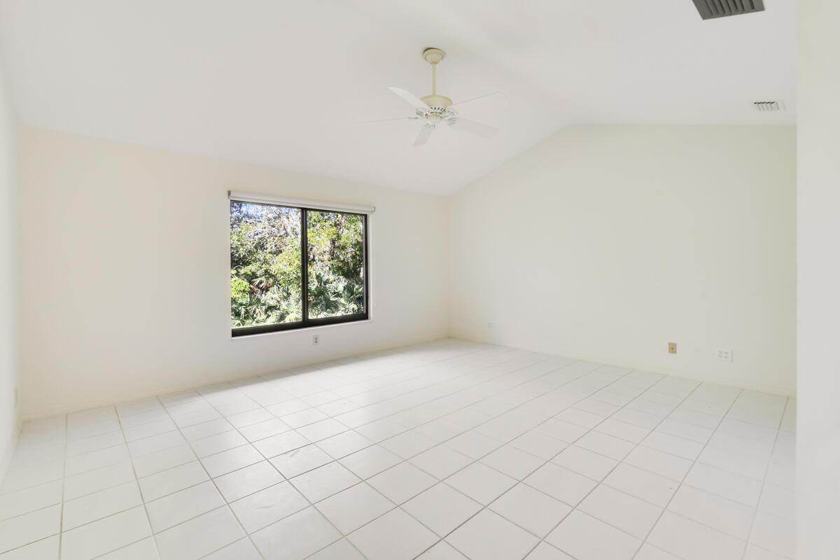 1828 NW Buttonbush Circle