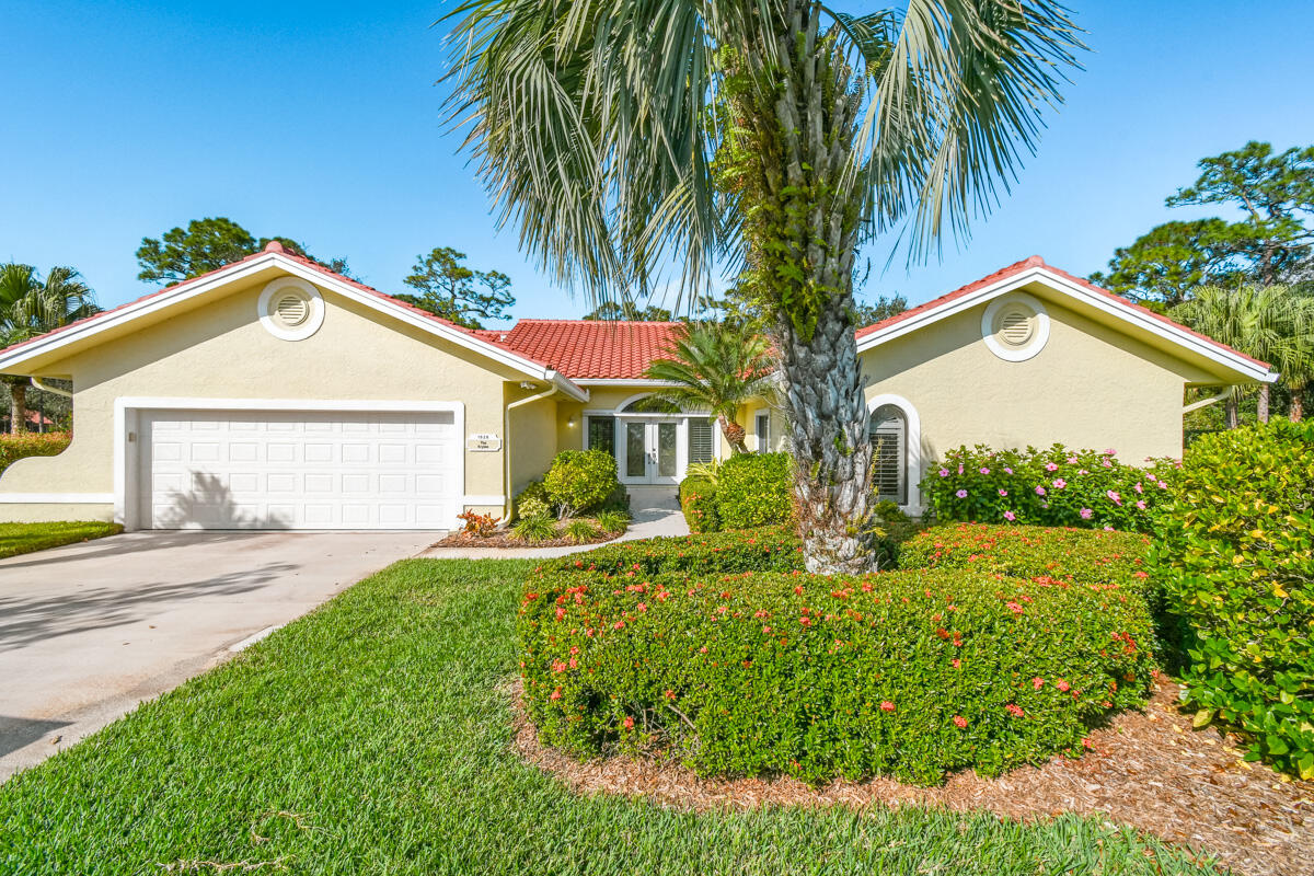 1828 NW Buttonbush Circle