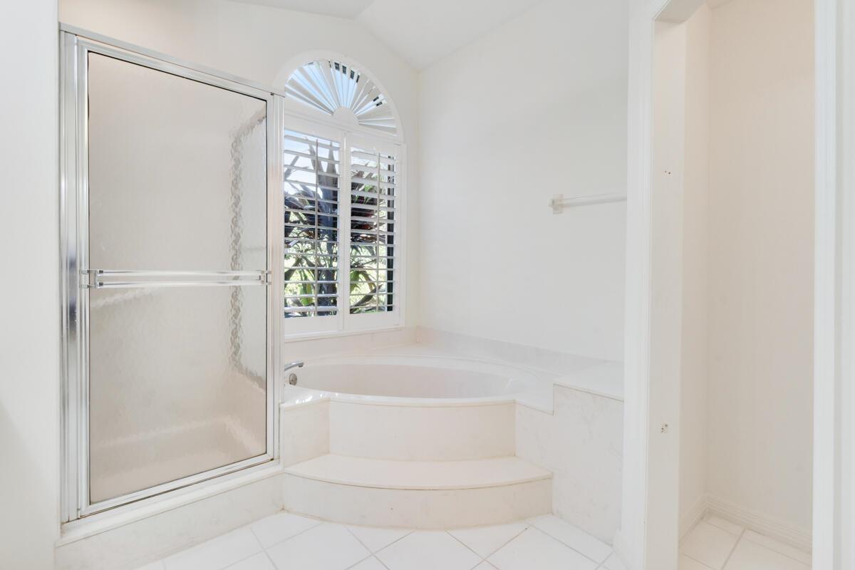 1828 NW Buttonbush Circle