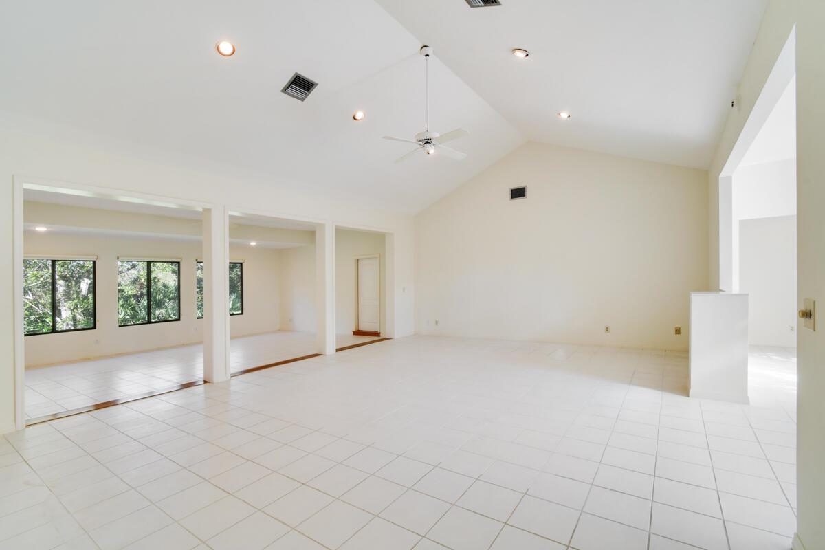 1828 NW Buttonbush Circle