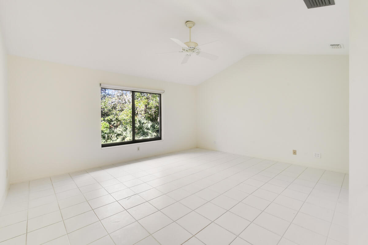 1828 NW Buttonbush Circle