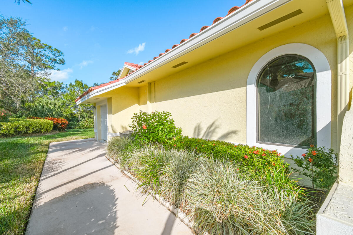 1828 NW Buttonbush Circle