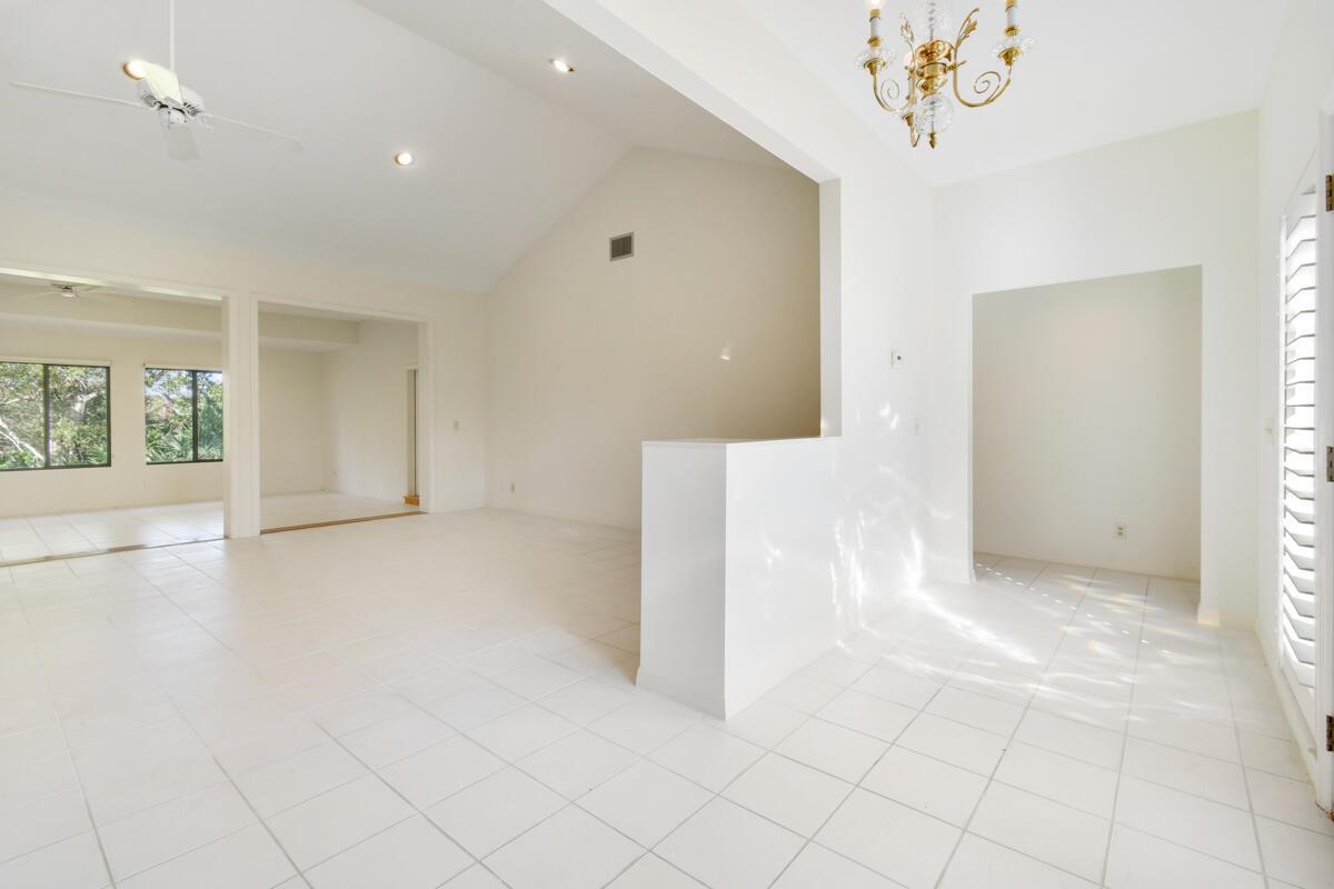 1828 NW Buttonbush Circle