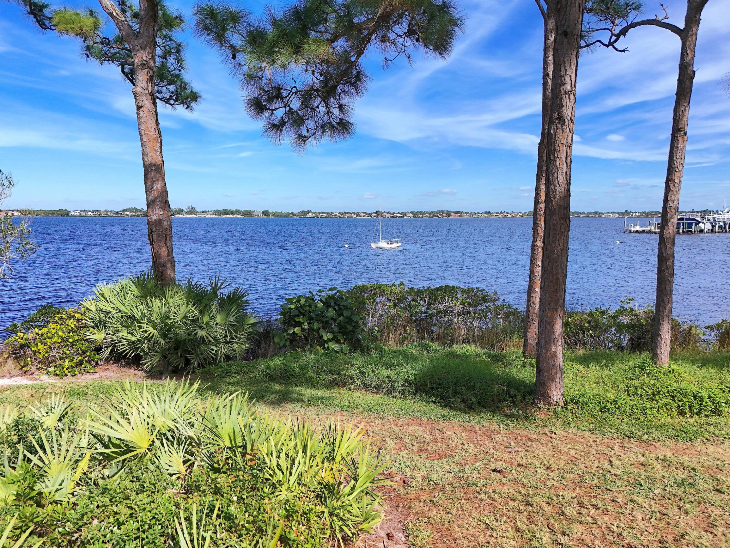 1828 NW Buttonbush Circle