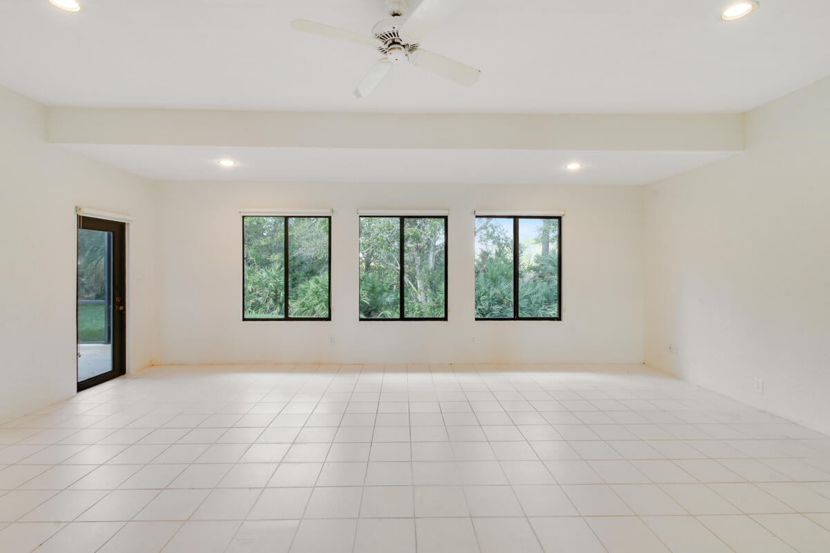 1828 NW Buttonbush Circle