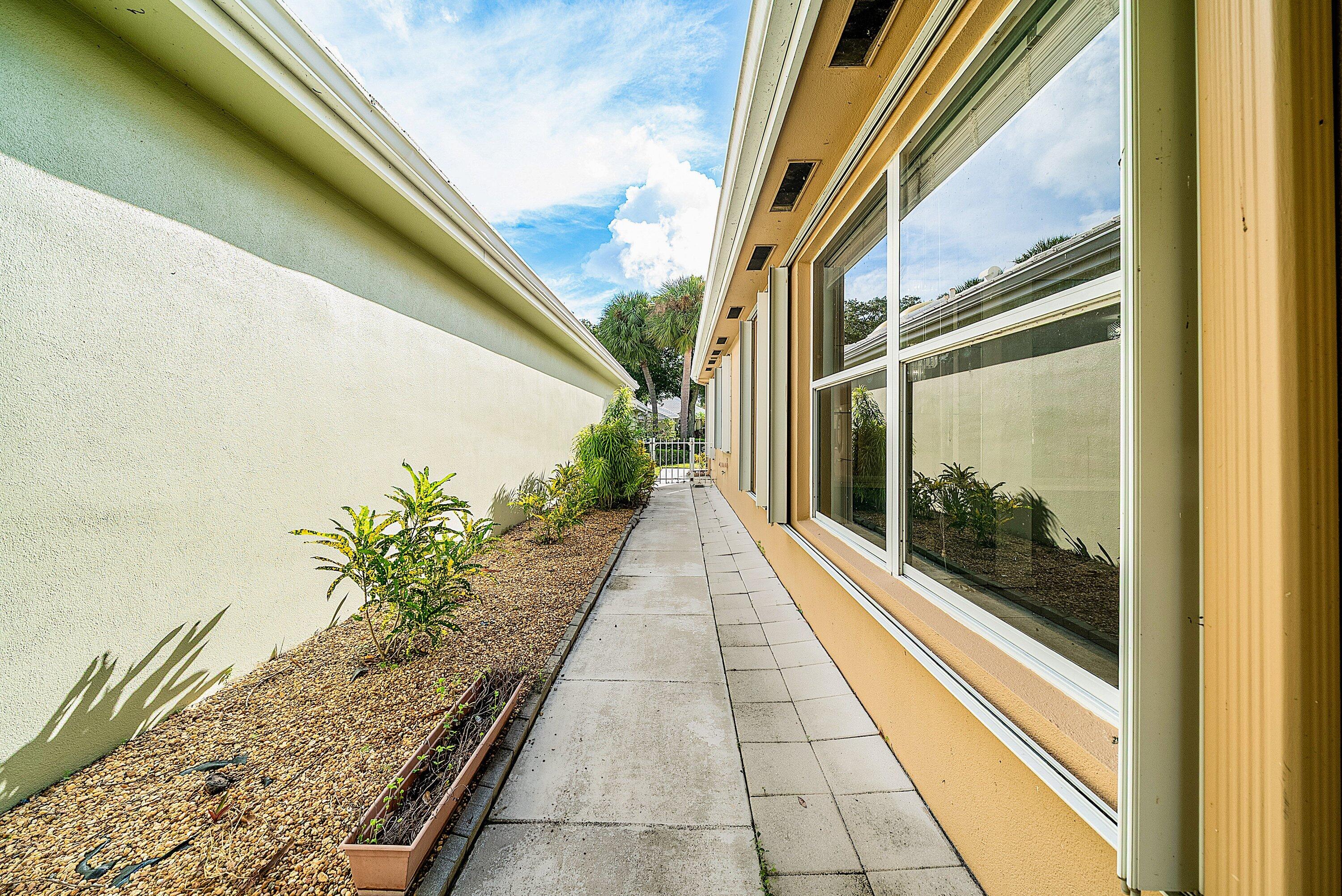 1115 Gator Trail, West Palm Beach