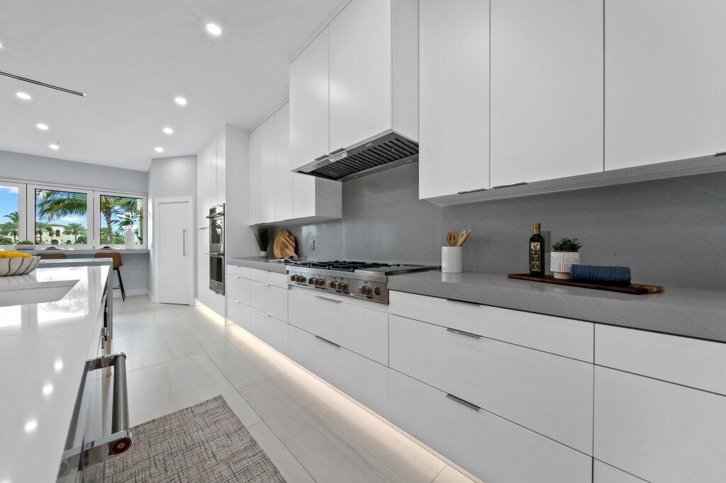 6879 SE South Marina Way