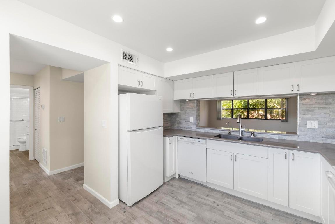 6670 Villa Sonrisa Drive 221