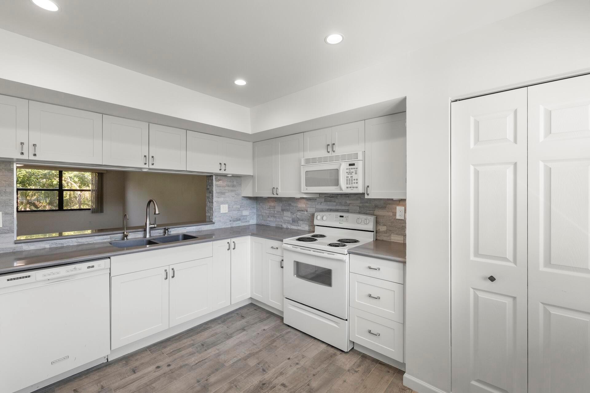 6670 Villa Sonrisa Drive 221