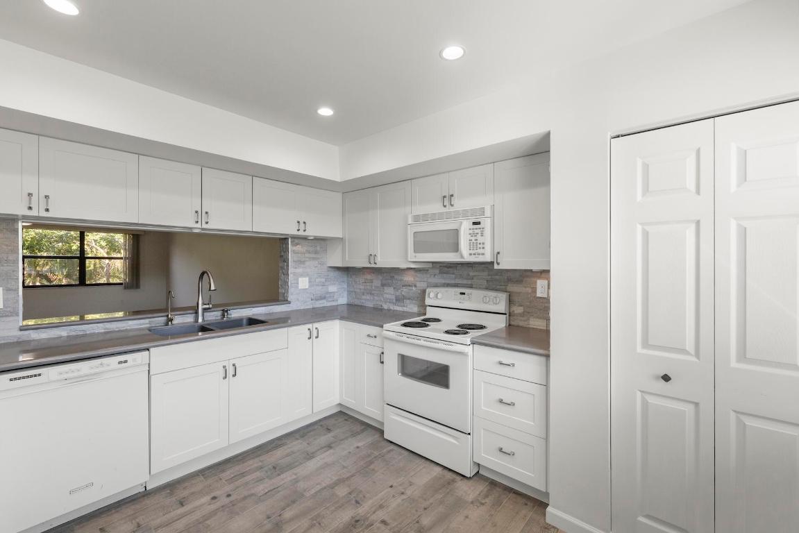 6670 Villa Sonrisa Drive 221