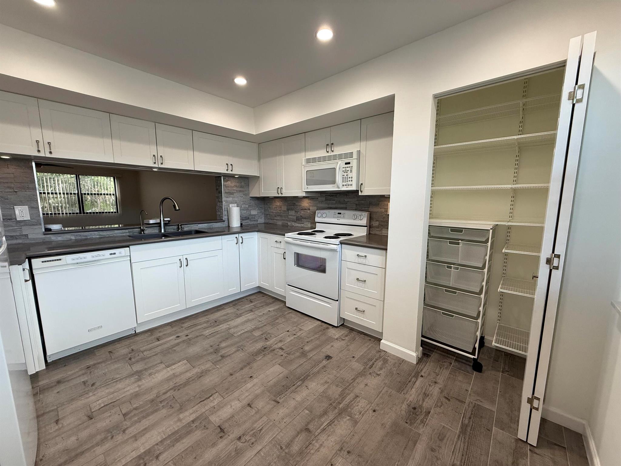 6670 Villa Sonrisa Drive 221