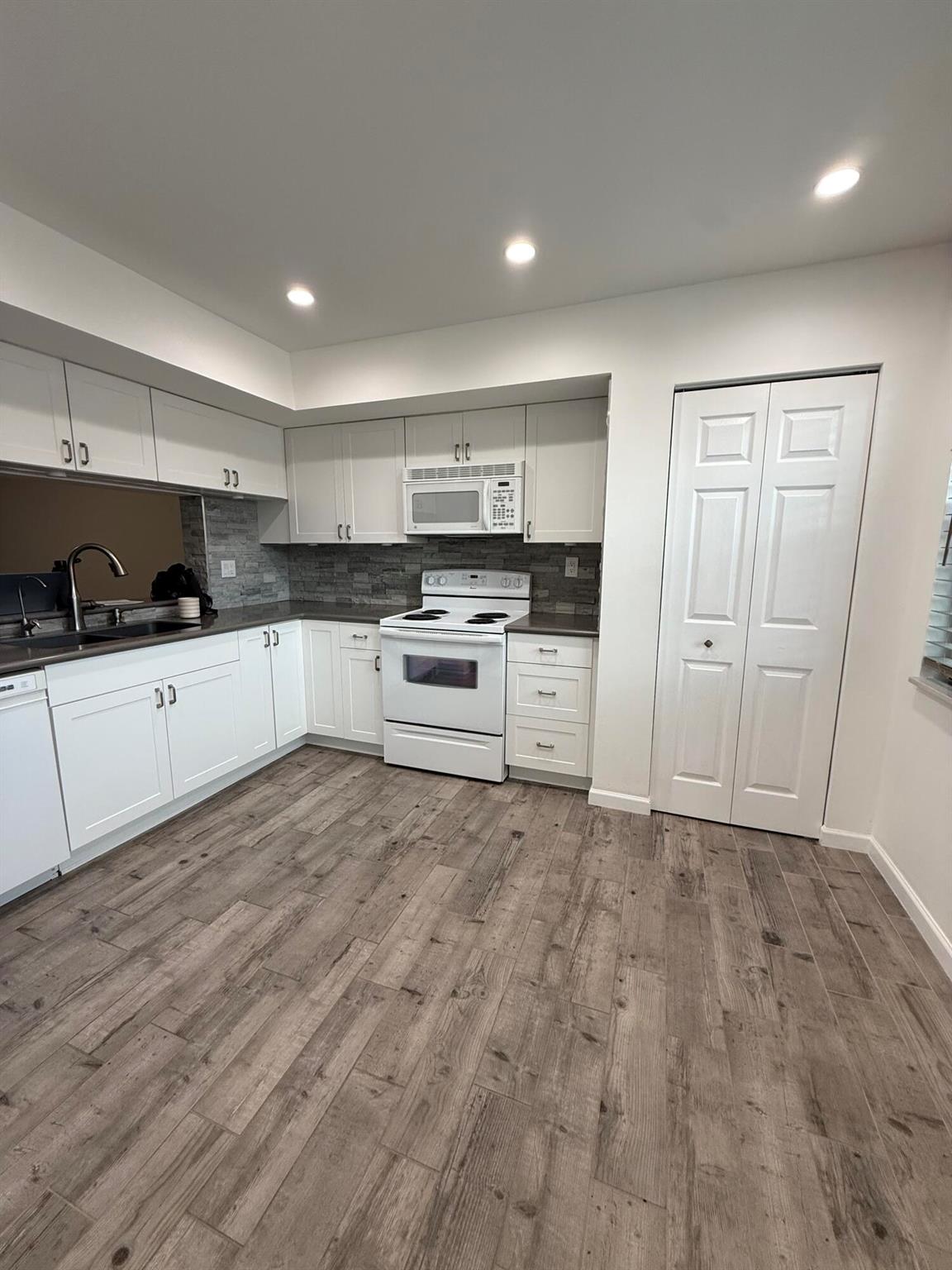 6670 Villa Sonrisa Drive 221