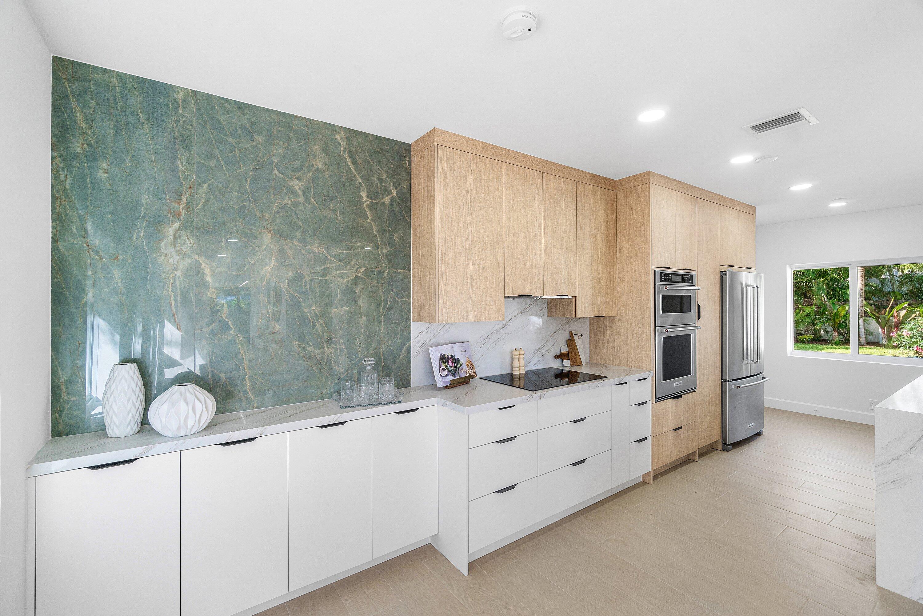 25 NE 10th Street