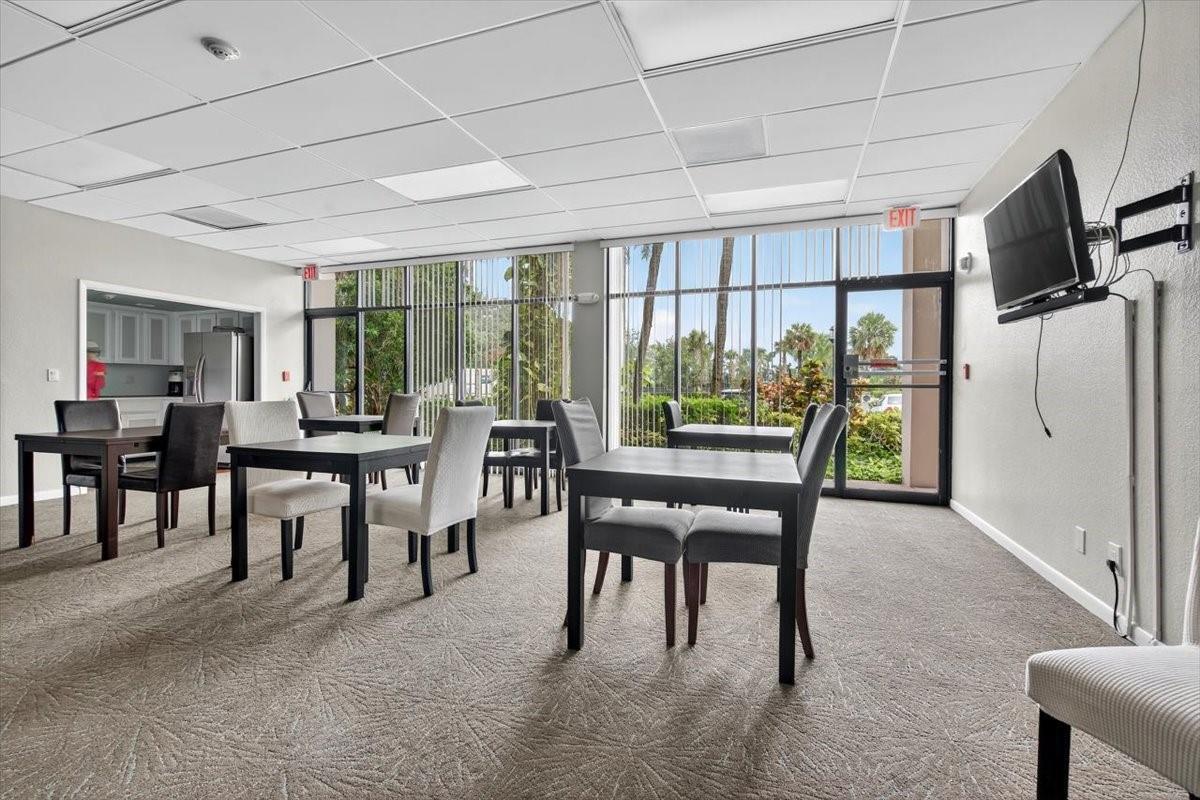 2425 Presidential Way 1502