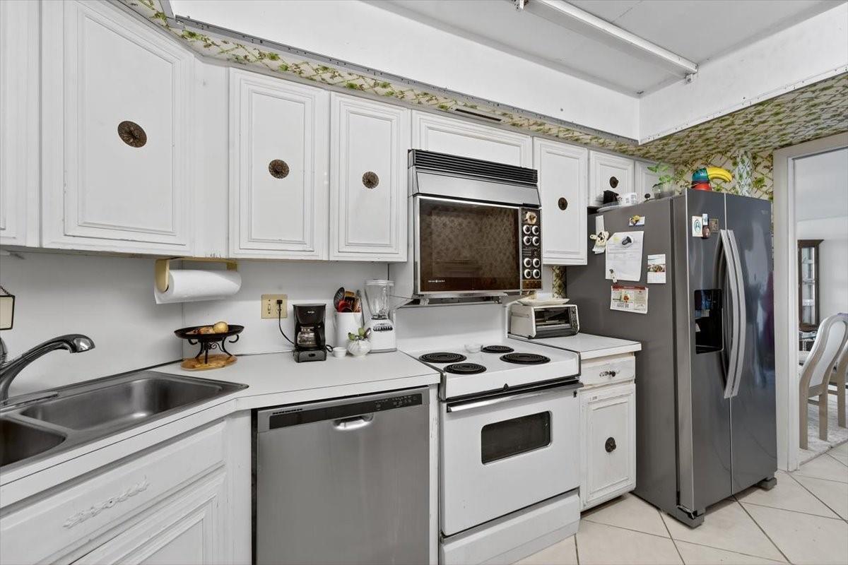 2425 Presidential Way 1502