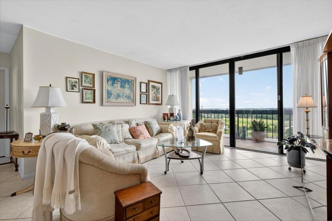 2425 Presidential Way 1502