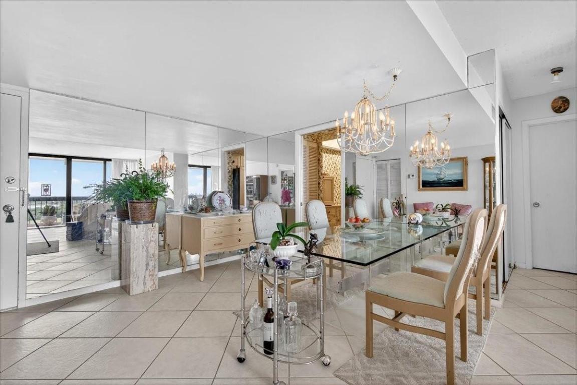 2425 Presidential Way 1502