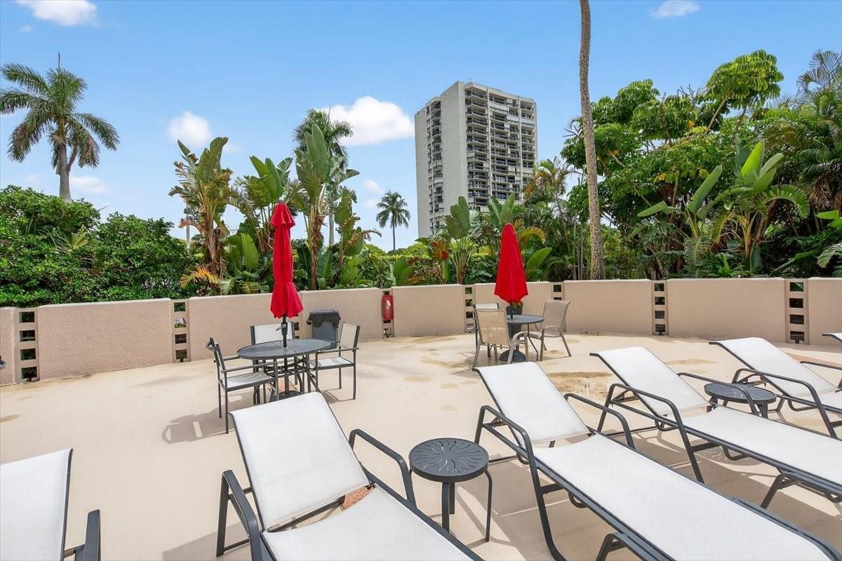 2425 Presidential Way 1502