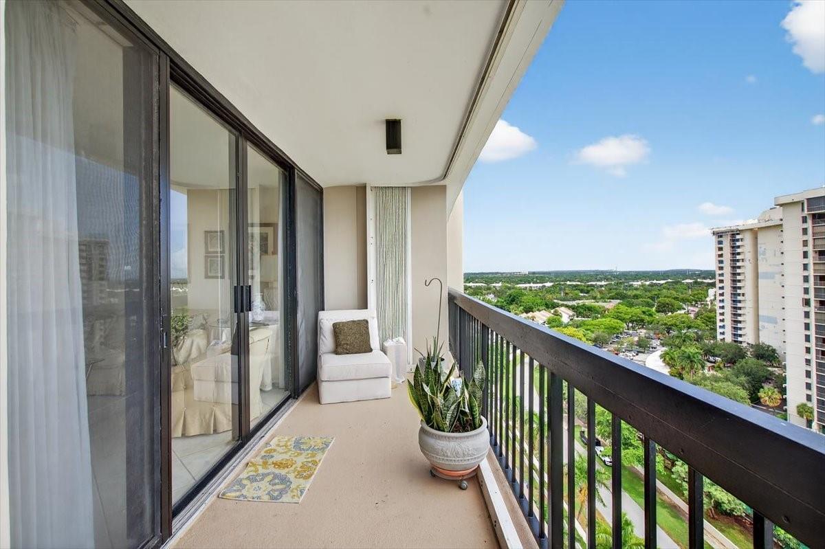 2425 Presidential Way 1502