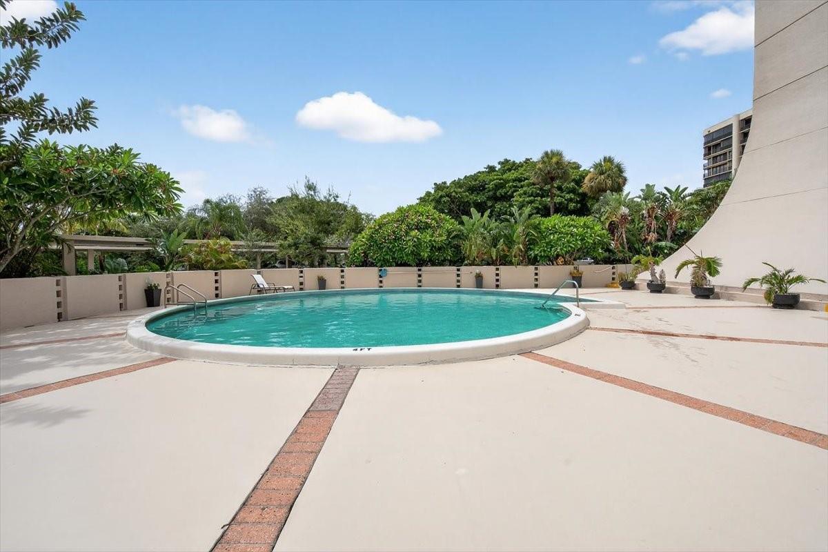 2425 Presidential Way 1502