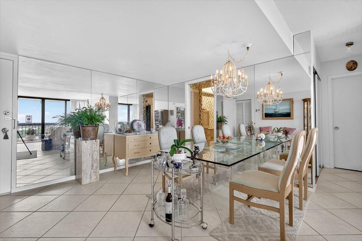 2425 Presidential Way 1502