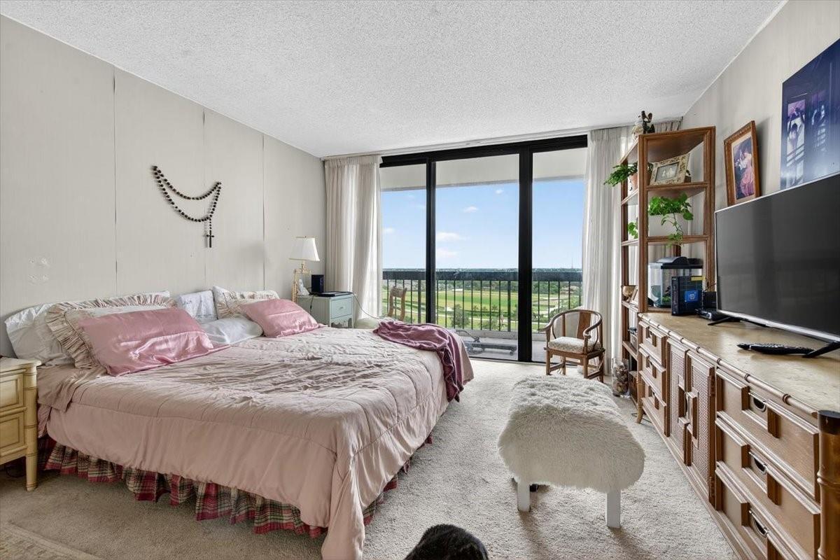 2425 Presidential Way 1502