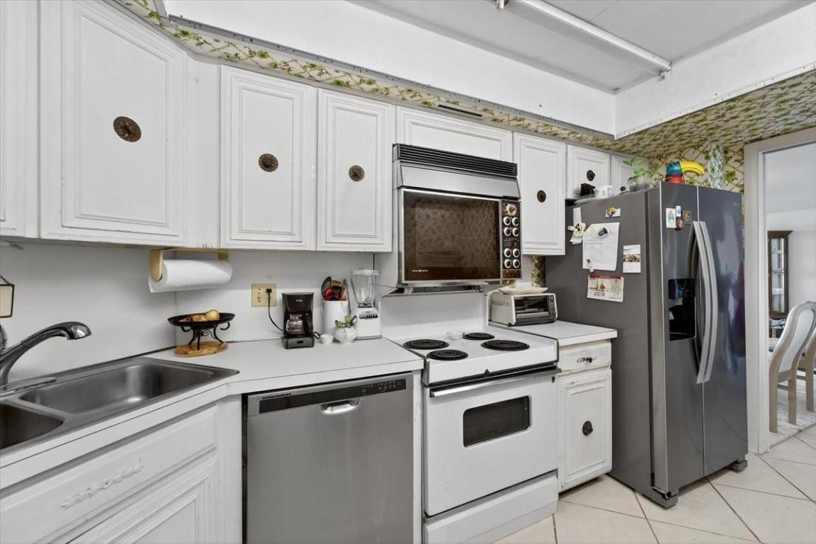 2425 Presidential Way 1502