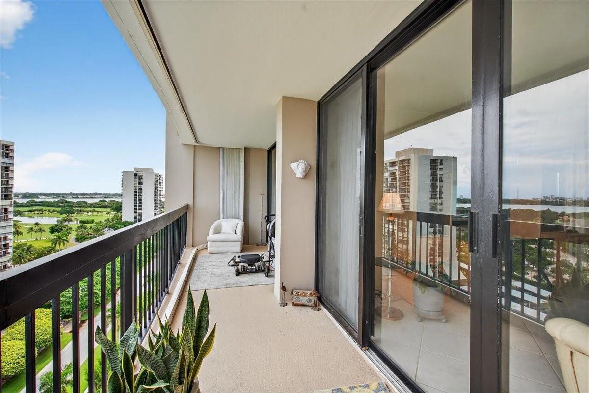 2425 Presidential Way 1502